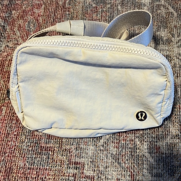 Lululemon black Sherpa belt bag and white belt bag bundle - Picture 6 of 9